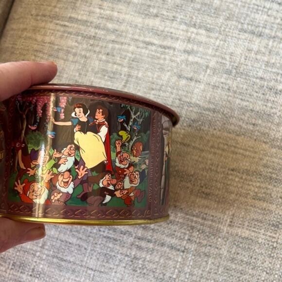Vintage Walt Disney Snow White and the Seven Dwarfs Tin Trinket Container - Picture 6 of 8
